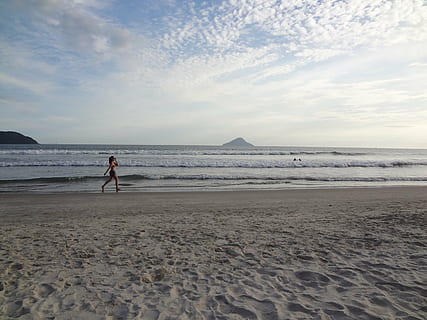 platja, vacances, caminar, exercici, estiu, beira mar, calor, sorra, terra, mar, aigua, cel, bellesa a la natura, escenics - natura, persones reals, una persona, horitzó sobre l’aigua, estils de vida, horitzó, núvol - cel, longitud completa, activitat d'oci, homes, naturalesa, a l'aire lliure, 4K, CC0, domini públic, lliure de regalies