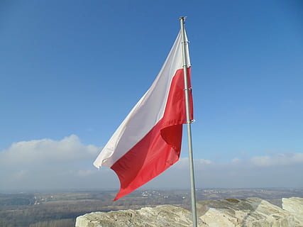 bendera, Polandia, patriotisme, merah, angin, langit, hari, alam, gunung, lingkungan Hidup, tidak ada orang, biru, di luar rumah, scenics - alam, awan - langit, keindahan di alam, pegunungan, tiang, tanah, ketenangan, 5K, CC0, domain publik, bebas royalti