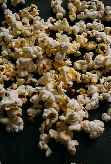 crispetes de blat de moro, munt de crispetes de blat de moro, berenar, blat de moro, orville, frescor, primer pla, cap gent, a l'interior, flor, menjar i beguda, menjar, vulnerabilitat, planta, planta amb flors, fragilitat, naturalesa, Color blanc, natura morta, abundància, fons, bellesa a la natura, enfocament selectiu, submarí, cap de flor, 4K, CC0, domini públic, lliure de regalies