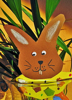 Osterhase, Osterdeko, Hase, Ostern, selbsgebastelt, kreativ, Kinder Bastelei, bunt, Frohe Ostern, Dekoration, Osterdekorationen, Darstellung, Kreativität, Kunst und Handwerk, anthropomorph, anthropomorphes Gesicht, Gesicht, keine Leute, Nahansicht, menschliche Darstellung, Kunst, Feier, Urlaub, drinnen, anthropomorphes smileygesicht, Lebensmittel, Natur, 2K, CC0, gemeinfrei, lizenzfrei