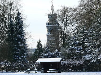 bosc d’hivern, neu, hivern, fred, màgia d'hivern, bismarckturm, monument, otto von bismarck, janówek, Polònia, arbre, arquitectura, estructura construïda, temperatura de fred, planta, exterior de l'edifici, naturalesa, torre, dia, edifici, cap gent, cel, arbre nu, lloc de culte, creença, religió, a l'aire lliure, 2K, CC0, domini públic, lliure de regalies