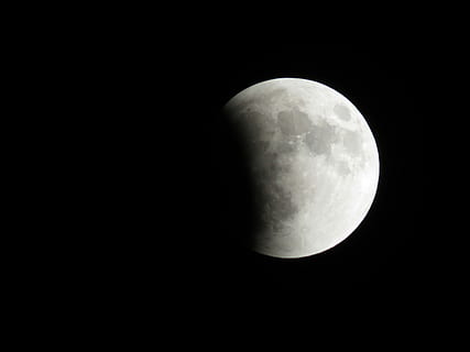 Luna piena, luna, eclissi, notte, Luna, eclisse, pieno, cielo, spazio, nero, buio, luce, chiaro di luna, natura, astronomia, luminosa, pianeta, superficie, lunare, universo, mezzanotte, cratere, orbita, paesaggio, bianca, riflessione, scienza, acqua, silenzio, superficie lunare, copia spazio, bellezza nella natura, nessuno, luna planetaria, la tranquillità, scenics - natura, all'aperto, cielo sereno, colore nero, forma, scena tranquilla, astrologia, sfondo nero, 4K, CC0, dominio pubblico, privo di copyright