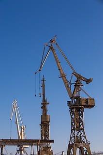 Foto, vit, metalltorn, klar, blå, himmel, dagtid, baltisk, bygga, konstruktion, kran, design, utveckling, teknik, fabrik, hamn, tung, hög, industriell, industri, jobb, maskin, tillverkad, marknadsföra, mekanisk, växt, yrke, vetenskap, hav, fartyg, varv, affär, snö, lång, teknologi, transport, vinter-, arbete, verkstad, maskineri, kran - byggmaskiner, klar himmel, byggbranschen, inget folk, natur, byggarbetsplats, lågvinkelvy, dag, utomhus, arkitektur, metall, kopiera utrymme, Ofullständig, byggmaskiner, hög - hög, byggmaterial, industriell utrustning, plats, 2K, CC0, offentligt domän, royaltyfria