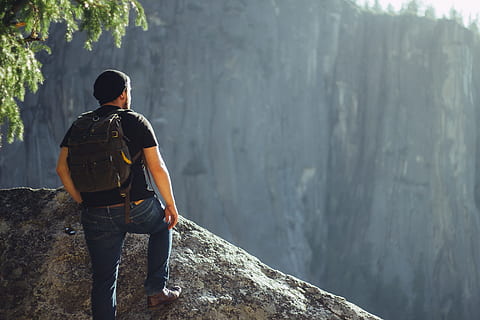 dağ tırmanışı adam, adam, uzun yürüyüşe çıkan kimse, sırt çantası, backpacking, yürüyüş, dağ, seyir, seyahat, kişi, başarı, backpacker, Tırmanmak, aktif, macera, maceraperest, erkek, gerçek insanlar, dikiz, bir kişi, boş zaman etkinliği, yaşam, günlük kıyafet, Kaya, kaya - nesne, katı, erkekler, gün, tam uzunluk, ayakta, doğa, aktivite, açık havada, manzaraya bakmak, 5K, CC0, kamu malı, telif ücretsiz