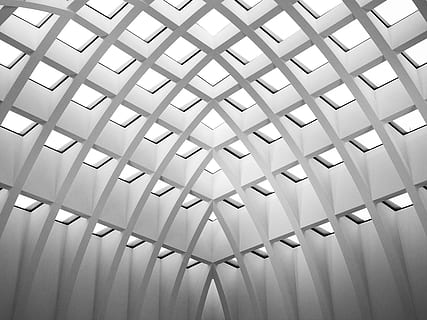 el sostre de vidre, foto, blanc, concret, edifici, durant el dia, sostre de vidre, resum, fons, patró, gris, arquitectura, blanc i negre, futurista, a l'interior, forma geomètrica, il·lustració, marc complet, cap gent, sostre, disseny, vista d’angle baix, estructura construïda, forma, repetició, modern, equips d’il·luminació, il·luminat, en fila, dia, característica arquitectònica, 4K, CC0, domini públic, lliure de regalies
