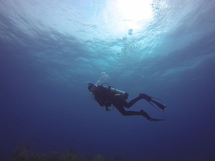 tuffo, pic, Ryan, subacqueo, sottomarino, immersioni in subacquea, mare, nessuno, acqua, avventura, sport acquatico, sport, esplorazione, nuoto, attrezzatura subacquea, natura, una persona, attività di svago, flipper subacqueo, Inquadratura dal basso, persona irriconoscibile, blu, immersione subacquea, marino, 4K, CC0, dominio pubblico, privo di copyright
