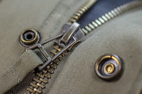 zip, uzavření, zaseknout, detail, Bunda, olivový, tiskové knoflíky, makro, zavřít, zelená, tlačítko, textil, šití, uvnitř, nůžky, studio shot, oblečení, textilní průmysl, Krejčí, móda, spojení, dovednost, obsazení, vlákno, neformální oblečení, džíny, kov, 1080P, CC0, veřejná doména, bez autorských práv