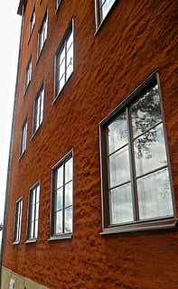 Fassade, Fenster, Struktur, Reflexion, Stockholm, die Architektur, Haus, Gebäudehülle, gebaute Struktur, Backstein, Glas - Material, Flachwinkelansicht, keine Leute, Tag, Gebäude, draußen, Wand, braun, Natur, Wohngegend, Holz - Material, transparent, Wiederholung, Wohnung, Fensterrahmen, 4K, CC0, gemeinfrei, lizenzfrei