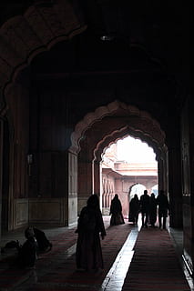 Indien, Licht, Kunst, die Architektur, Menschen, Bogen, berühmter Platz, Gruppe von Leuten, echte Menschen, gebaute Struktur, drinnen, Frau, Männer, Lebensstile, Menge, Rückansicht, zufällige Menschen, Erwachsene, Gruppe, in voller Länge, Gehen, Reiseziele, Bühne, architektonische Säule, 1080P, CC0, gemeinfrei, lizenzfrei
