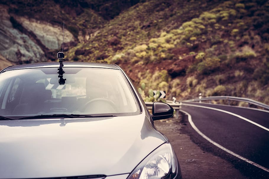 cotxe de plata, al costat, carretera, càmera, cotxe, mazda, viatjar, diversió, conduir, pel·lícula, vídeo, vista, escena, viatge, vehicle, a l'aire lliure, carretera de cotxe, cotxe a la carretera, automàtic, transport, estil de vida, conducció de cotxes, viatge de carretera, gopro, automòbil, velocitat, cotxe de conducció, viatjant, festa, estiu, viatger, muntanya, carrer, asfalt, vehicle terrestre, manera de transport, cap gent, parabrisa, vidre - material, dia, moviment, naturalesa, reflexió, en moviment, centrar-se en primer pla, signe, 5K