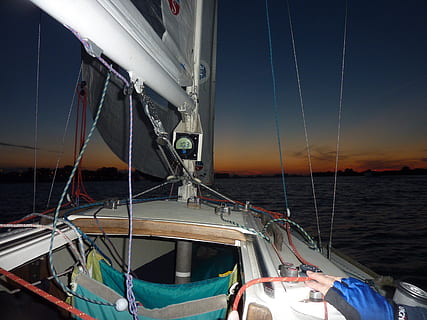 Segeln, Segelschiff, Sonnenuntergang, Wasserfahrzeug, Transport, Transportmittel, Wasser, Meer, Seil, Segelboot, Himmel, Natur, Mast, keine Leute, festgemacht, Reise, Pole, Schönheit in der Natur, Yacht, draußen, Schiff, Luxus, Takelwerk, 2K, CC0, gemeinfrei, lizenzfrei