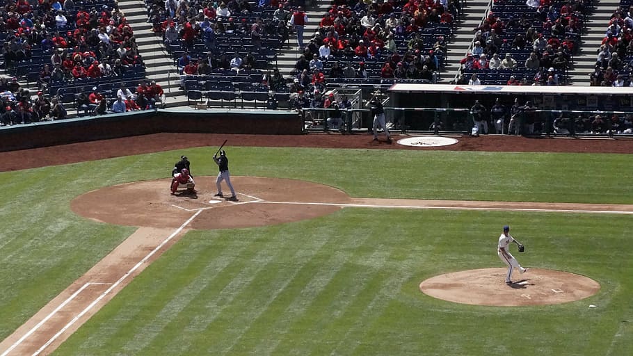 beisbol, Brea, llançar, pilota, esport, joc, jugador, professional, batuda, llançador, persones reals, vista d’angle alt, estadi, gent, dia, homes, dones, activitat d'oci, naturalesa, longitud completa, grup de persones, jugant, persones incidentals, arquitectura, estils de vida, color verd, competició, planta, herba, espectador, 5K