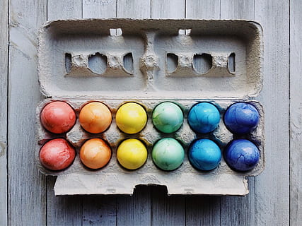 cores sortidas, Oriental, lote de ovos, bandeja, ovos, Páscoa, ovos de Páscoa, Primavera, colorida, abril, ovo, multi colorido, comida e bebida, Comida, ninguém, madeira - material, ainda vida, diretamente acima, grande grupo de objetos, dia, escolha, ovos de pascoa, celebração, variação, frescura, recipiente, dentro de casa, fechar-se, 2K, CC0, domínio público, royalty free