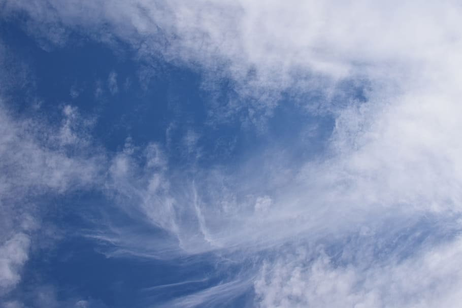núvols bruscos, cloudscape, skyscape, naturalesa, núvols, temps, brillant, Wispy, cel, núvol - cel, bellesa a la natura, escenics - natura, cap gent, fons, cel dramàtic, blau, atmosfera, tranquil·litat, medi ambient, cel malhumorat, a l'aire lliure, dia, núvol, vista d’angle baix, vent, meteorologia, clima, 5K