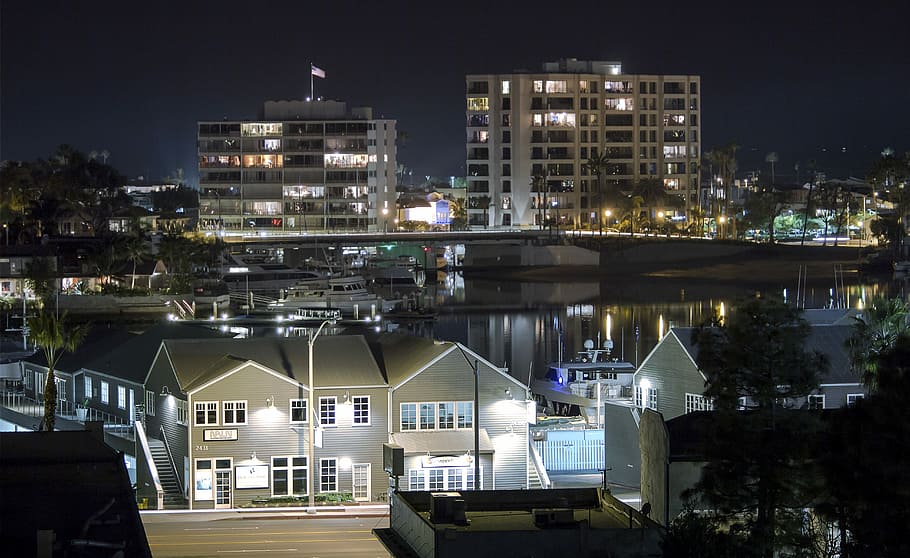luci notturne, buio, architettura, notte, luci, strada, città, urbano, luminosa, splendore, illuminato, blu, viaggio, colore, costruzione, Casa, moderno, cielo, vita notturna, crepuscolo, paesaggio, sera, cittadina, esterno dell'edificio, struttura costruita, acqua, nessuno, quartiere residenziale, natura, destinazioni di viaggio, fiume, all'aperto, mezzi di trasporto, riflessione, paesaggio urbano, 5K