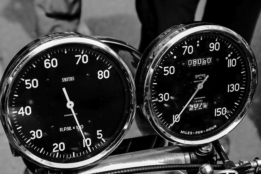 dos velocímetres negres, moto, tacòmetre, Speedo, oldtimer, nombre, primer pla, cap gent, manera de transport, precisió, velocímetre, panell de control, transport, velocitat, panell, a l'interior, temps, automòbil, forma geomètrica, cotxe, comunicació, rellotge, cercle, instrument de mesura, metre: instrument de mesura, 1080P