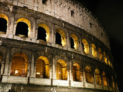 coliseum, Roma, nit, Coliseu, llums, monument, història, el passat, arc, antic, amfiteatre, antiga ruïna, cultura i entreteniment artístic, arquitectura, estructura construïda, viatjar, turisme, exterior de l'edifici, destinacions de viatge, civilització antiga, cap gent, vista d’angle baix, ciutat, arqueologia, columna arquitectònica, història antiga, arruïnat, arquejat, 4K, CC0, domini públic, lliure de regalies