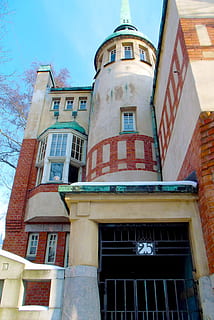 budynek, fasada, w górę, wieża, okna, Port, numer, fiński, Helsinki, na zewnątrz budynku, architektura, zbudowana struktura, niski kąt widzenia, okno, żadnych ludzi, dzień, niebo, Natura, dzielnica mieszkaniowa, na dworze, Miasto, stary, czerwony, cegła, historia, przeszłość, wysoki - wysoki, apartament, 4K, CC0, domena publiczna, darmowe zdjęcia