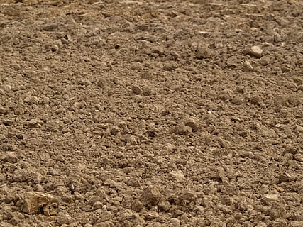 brunt snavs, jorden, jord, arable, field, landbrug, dyrkbar, Mark, baggrunde, Brun, ingen mennesker, fuld ramme, tæt på, tekstureret, smuds, mønster, sand, natur, høj vinkel visning, mudder, dag, udendørs, miljø, mad, mad og drikke, ru, tørt klima, 2K, CC0, offentligt domæne, royaltyfrie