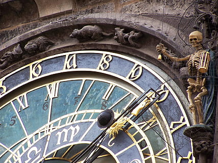 szkielet, duży, zegar, zegar astronomiczny, nie żyje, czas, Praga, zegarki, czech pm, astronomia, wskaźnik, Wybierz, Ratusz, fazy księżyca, wschód słońca, zachód słońca, zegarmistrz, czas wskazujący, pory roku, horologia, złoto, złoty, rok, miesiąc, dzień, data, architektura, zbudowana struktura, niski kąt widzenia, żadnych ludzi, na zewnątrz budynku, sztuki i rzemiosła, budynek, miejsce kultu, religia, reprezentacja, kreatywność, ludzka reprezentacja, sufit, historia, przeszłość, wiara, ozdobny, fresk, 1080P, CC0, domena publiczna, darmowe zdjęcia