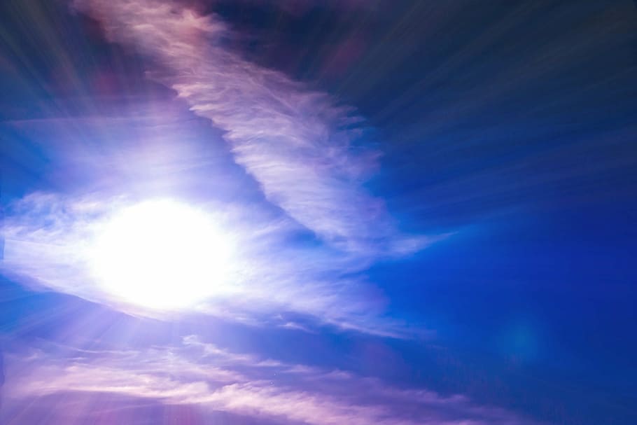blau, cel, hora del dia, sol, raig de sol, núvols, llum, estiu, al matí, raigs, humor, lichtspiel, efecte de llum, naturalesa, núvol - cel, cloudscape, llum solar, fons, medi ambient, atmosfera, escenics - natura, bellesa a la natura, cap gent, vent, llum - fenomen natural, cel dramàtic, idíl·lic, resum, brillant, a l'aire lliure, meteorologia, clima, fons abstractes, 4K