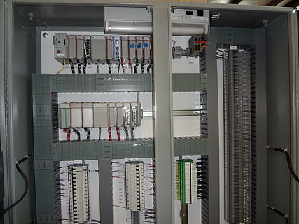 elektrisch, Steuerung, panel, Verdrahtung, Ausrüstung, Technologie, drinnen, Verbindung, keine Leute, Kabel, Kommunikation, Industrie, Internet, Elektronik-Industrie, große gruppe von gegenständen, Elektrizität, Computerausrüstung, Metall, Maschinen, Kraftstoff- und Stromerzeugung, Computer, Netzwerkserver, Bildung, Fülle, elektrische Komponente, Netzteil, elektrische Ausrüstung, 4K, CC0, gemeinfrei, lizenzfrei