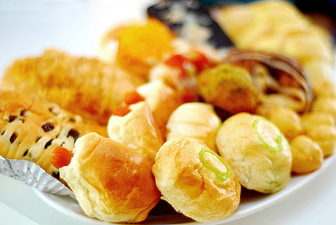 bollos, panadería, dulces, un pan, comida, comida y bebida, listo para comer, plato, de cerca, frescura, alimentación saludable, adentro, bocadillo, enfoque selectivo, nadie, centrarse en primer plano, comida rápida, frito, tamaño de la porción, comida asiática, aperitivo, patata, comida china, cena, tentación, bandeja, 4K, CC0, dominio público, libre de derechos