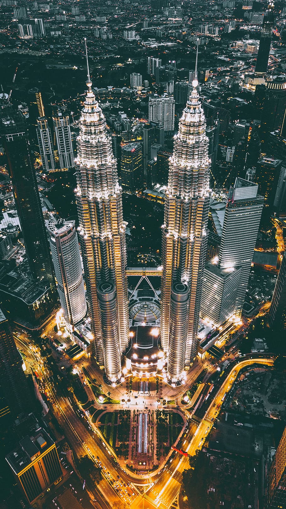 dvojče věž, malajsie, letecký, fotografování, petronas, dvojče, věž, malajsie, mrakodrap, budova, architektura, světla, svítí, město, městský, panoráma, kancelář, destinace, trubec, asium, scéna, exteriér budovy, stavba, panoráma města, kancelářská budova exteriér, vysoká - vysoká, moderní, přeplněný, rezidenční čtvrti, finanční okres, cestovní ruch, venku, 2K