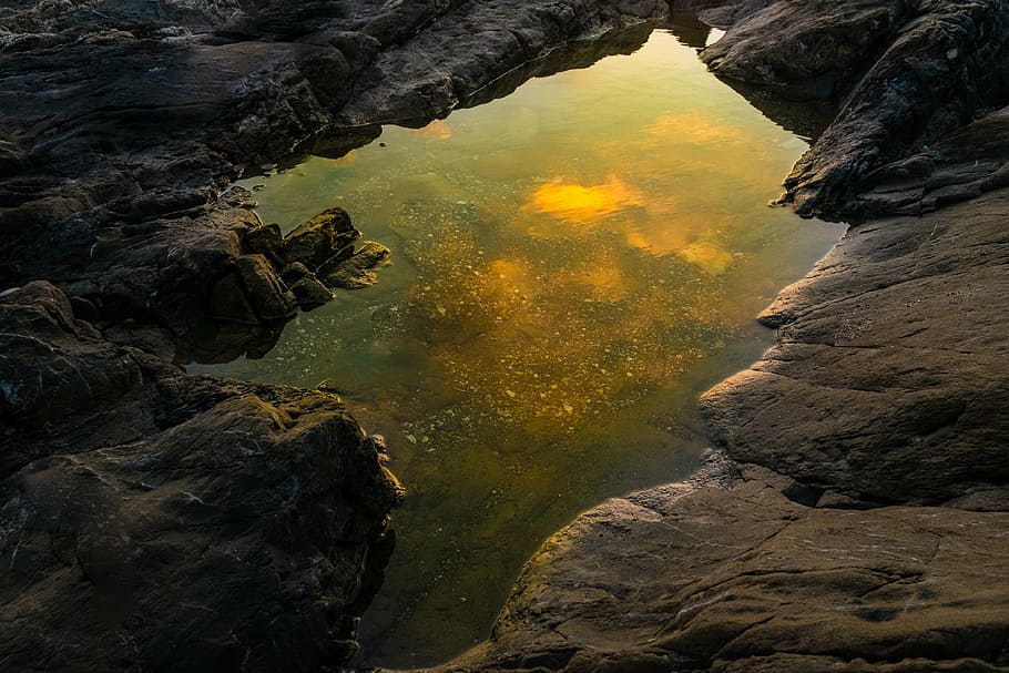 Karosserie, Wasser, umgeben, Rock, Sonnenuntergang, Strand, Costa, Blau, Himmel, Orange, Wellen, Wolken, mijas, Malaga, andalusien, Spanien, Höhepunkte, Strahlen, Sonne, Natur, Landschaft, szenen, Rock - Objekt, draußen, solide, Schönheit in der Natur, Felsformation, Ruhe, Nicht-städtische Szene, physische Geographie, Geologie, ruhige Szene, keine Leute, Szenen - Natur, idyllisch, Tag, Berg, Pflanze, erodiert, Formation, Kraft in der Natur, 4K