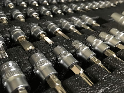 torx, klíč, nástroj, vlašský ořech, gola, nástroje, tuna, kov, mechanik, průmysl, žehlička, šroub, opravit, průmyslový, nikdo, velká skupina objektů, technologie, uvnitř, detail, nahrávací studio, audio zařízení, zařízení, pozadí, celý rám, selektivní zaměření, hudba, Zařízení pro záznam zvuku, Černá barva, spojení, sdělení, řízení, v řadě, umělecká kultura a zábava, zaměřit se na popředí, stálý život, vysoký úhel pohledu, zesilovač, připojovací blok, elektrické zařízení, 4K, CC0, veřejná doména, bez autorských práv