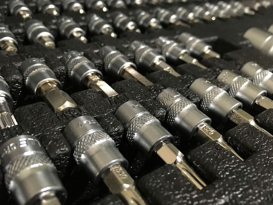 torx, klíč, nástroj, vlašský ořech, gola, nástroje, tuna, kov, mechanik, průmysl, žehlička, šroub, opravit, průmyslový, nikdo, velká skupina objektů, technologie, uvnitř, detail, nahrávací studio, audio zařízení, zařízení, pozadí, celý rám, selektivní zaměření, hudba, Zařízení pro záznam zvuku, Černá barva, spojení, sdělení, řízení, v řadě, umělecká kultura a zábava, zaměřit se na popředí, stálý život, vysoký úhel pohledu, zesilovač, připojovací blok, elektrické zařízení, 4K