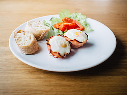 breakfast, food, eggs, ham, bread, tomatoes, lettuce, vegetables, healthy, plate, table, food and drink, healthy eating, ready-to-eat, freshness, egg, wellbeing, indoors, close-up, no people, vegetable, wood - material, focus on foreground, fruit, tomato, toasted bread, fried egg, sunny side up, garnish, snack, 4K, CC0, public domain, royalty free