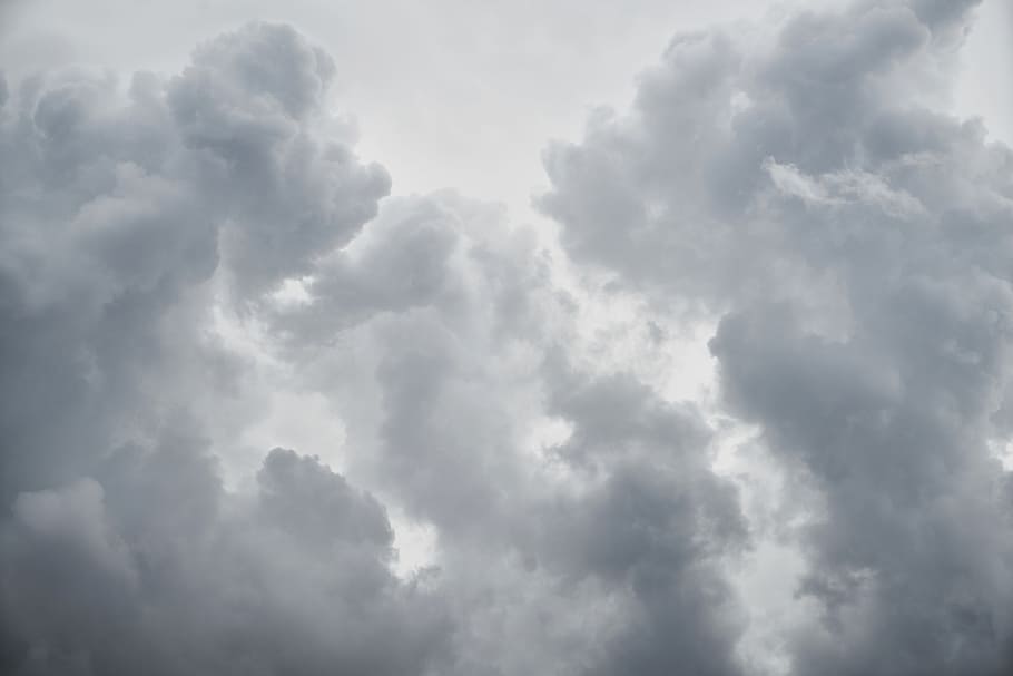 cel nuvolós, núvol, pluja, gris, estiu, núvols, blanc, paisatge, naturalesa, núvols blancs, cel, solar, fons, composició, espai, increïble, posta de sol, alt, a l'aire lliure, està a l'aire, fons de pantalla, temporada, genial, primavera, bonic, ambiental, atmosfera, pau, textura, dia, llum, aire, patró, resum, fotografia, enfocament selectiu, imatge en color, cap gent, horitzontal, detall, patró abstracte, colors vius, ningú, núvol - cel, bellesa a la natura, cloudscape, tempesta, esponjós, cel dramàtic, escenics - natura, Color blanc, vista d’angle baix, medi ambient, ominós, fosc, suavitat, meteorologia, 5K