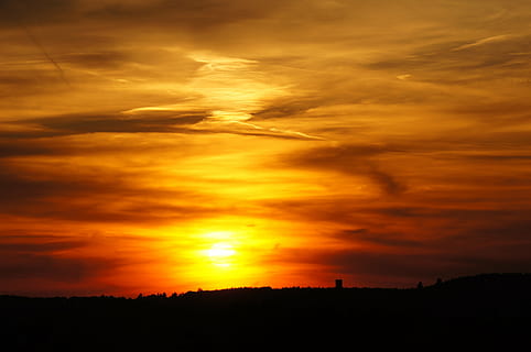 日没, 太陽, 自然, 夕暮れ, 空, オレンジ色, 日の出 - 夜明け, 屋外, 日光, 雲 - 空, 景観, 風景 - 自然, 自然の美しさ, シルエット, 劇的な空, 環境, 静けさ, 風景, 畏敬の念, 黄, 静かな情景, 無人, cloudscape, 雄大な, ダーク, 鮮やかな色, 明るい, ロマンチックな空, 4K, CC0, パブリックドメイン, ロイヤリティフリー