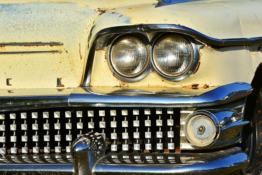 primer pla, fotografia, clàssic, groc, cotxe, oldtimer, automàtic, vell, automoció, cotxe antic, raresa, automòbil de cotxes d'època, punt de mira, americà, nostàlgia, cotxe d'època, nostàlgic, graella, manera de transport, vehicle terrestre, faro, transport, estil retro, metall, automòbil, cap gent, dia, viatjar, vintage, rovellat, a l'aire lliure, estacionari, crom, antiguitat, luxe, 5K