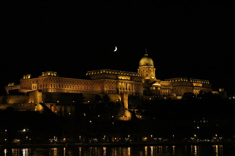 budapest, nit, castell, Hongria, llums, lluna, exterior de l'edifici, arquitectura, destinacions de viatge, estructura construïda, il·luminat, el passat, història, ciutat, cap gent, naturalesa, cel, viatjar, edifici, turisme, aigua, cúpula, a l'aire lliure, govern, 5K