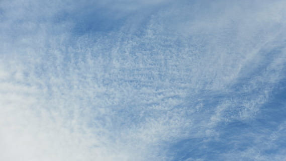 cirrocummulus, des nuages, ciel, Météo, modèle, Contexte, bleu, la nature, air, journée, arrière-plans, en plein air, blanc, nuage - ciel, climat, duveteux, cumulus, été, personne, cloudscape, couleur blanche, environnement, paysages - nature, beauté dans la nature, tranquillité, vent, idyllique, scène tranquille, espace de copie, douceur, météorologie, pureté, milieux abstraits, 4K, CC0, domaine public, libre de droits