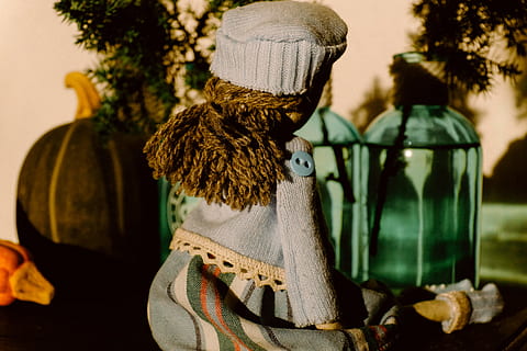 dukke, tilbake, håndlaget, objekter, annen, jul, kulturer, utendørs, vinter, ingen folk, tre, dag, hodeplagg, nærbilde, representasjon, klær, leketøy, menneskelig representasjon, hatt, utstoppet leketøy, kunst og Håndverk, henger, fokusere på forgrunnen, tekstil, innendørs, stilleben, håndverket, kvinnelig likhet, skjerf, 4K, CC0, offentlig domene, opphavsrett gratis
