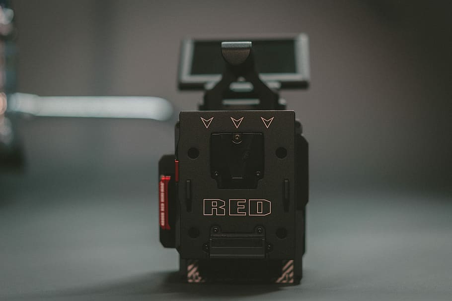 fotografi jarak dekat, hitam, merah, bagian alat plastik, selektif, fotografi fokus, Abu-abu, elektronik, alat, kamera merah, kamera, videografi, kamera video, teknologi, dalam ruangan, tidak ada orang, fokus pada latar depan, komunikasi, merapatkan, teks, keamanan, masih hidup, moda transportasi, angkutan, objek tunggal, perlindungan, koneksi, aksara barat, budaya seni dan hiburan, kontrol, peralatan, 8K