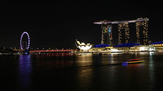 Foto, bylys bygninger, By lys, bygninger, nat, berømte sted, bro - menneskeskabt struktur, arkitektur, bybilledet, belyst, by skyline, urban scene, flod, afspejling, skumring, by, rejsemål, singapore, vand, rejse, bygget struktur, Asien, turisme, rejse steder, nautiske fartøj, transportmidler, bygning udvendig, kontorbygning udvendig, bygning, havnefronten, skyskraber, ingen mennesker, Hotel, moderne, luksus, udendørs, natteliv, 1080P, CC0, offentligt domæne, royaltyfrie