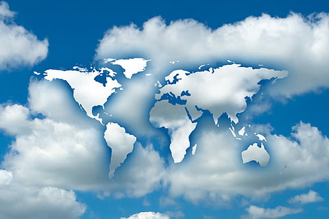carte, monde, blanc, bleu, ciel, édité, photo, globe, des nuages, Contexte, Terre, la globalisation, planète, global, international, environnement, à l'échelle mondiale, continents, pays, Etat, états d'amérique, vue du monde, symbole, logo, politique, nouvelles, fond d'écran, lumière de fond, abstrait, cercle, points, lichtreflex, réflexion, réflexe, en miroir, cercles de lumière, lumière parasite, effet de fondu, effet, tache d'ouverture, image de fond, nuage - ciel, carte du monde, affaires mondiales, la nature, cloudscape, personne, espace, couleur blanche, en plein air, Cloud computing, la communication, communications globales, lien, globe - objet fabriqué par l'homme, atmosphère, en volant, météorologie, composite numérique, 2K, CC0, domaine public, libre de droits