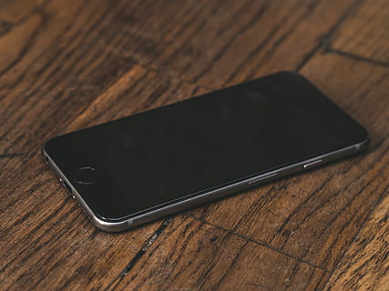 prostor, šedá, Iphone 6, stůl, lavice, technologie, chytrý telefon, chytrý, telefon, obrazovka, sdělení, mobilní, pohybliví, podnikání, Černá, dřevo, Pozadí, mobilní telefon, moderní, dřevěný, iphone, Plus, 6s, bílý, spojení, prázdný, Zobrazit, izolovaný, buněčný, digitální, starý, maketa, přístroj, textura, bezdrátové technologie, dřevo - materiál, přenosné informační zařízení, stálý život, uvnitř, detail, vysoký úhel pohledu, Černá barva, nikdo, Dotyková obrazovka, jeden objekt, zaměřit se na popředí, kopie prostor, 4K, CC0, veřejná doména, bez autorských práv