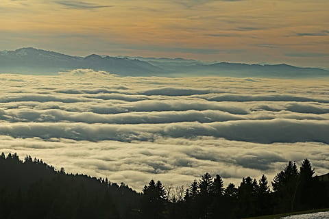 por do sol, alpino, inverno, romântico, Suíça, Áustria, montanhas, céu, panorama, natureza, neve, tarde, nuvens, iluminação, resplendor, abendstimmung, alm, alpes, feriado, crepúsculo, Céu laranja, romance, lindo, humor, pôr do sol, quieto, descansar, leve, floresta, relaxamento, algodão, nuvens de algodão, scenics, beleza na natureza, árvore, nuvem - céu, scenics - natureza, cena tranquila, tranquilidade, montanha, plantar, idílico, ninguém, cena não urbana, silhueta, cadeia de montanhas, ao ar livre, majestoso, Pico da montanha, 5K, CC0, domínio público, royalty free