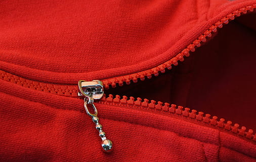 Postleitzahl, rot, grob, Jacke, öffnen, keine Leute, Textil-, Nahansicht, Luxus, drinnen, Studioaufnahme, Reichtum, Dekoration, Eleganz, Metall, Schmuck, Mode, farbiger Hintergrund, Kunst, Kultur und Unterhaltung, Samt, silberfarben, Halskette, texturiert, Hintergründe, persönliches Accessoire, klassischer Stil, aufwendig, 4K, CC0, gemeinfrei, lizenzfrei