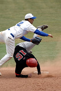 Baseball, Baseballspieler, Läufer, doppeltes Spiel, zweite Basis, rutschen, werfen, Ball, Sport, spielen, Aktion, Hochschule, Spiel, Athlet, echte Menschen, in voller Länge, Baseball - Sport, Männer, Tag, Baseballuniform, zwei Menschen, Menschen, Freizeitbeschäftigung, Wettbewerb, Spielfeld, Bewegung, Sportuniform, Land, Sportler, Kleidung, Natur, Baseballhandschuh, 2K, CC0, gemeinfrei, lizenzfrei