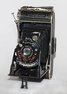 kamera, Voigtlander, gammel, teknologi, tæt på, studio skud, indendørs, retro stylet, enkelt objekt, stilleben, antik, ingen mennesker, nummer, hvid baggrund, sort farve, metal, fotografering temaer, kamera - fotografisk udstyr, meddelelse, nostalgi, årgang, digitalt kamera, 2K, CC0, offentligt domæne, royaltyfrie