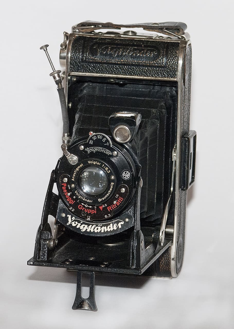 càmera, voigtlander, antic, tecnologia, primer pla, tir de l'estudi, a l'interior, estil retro, sol objecte, natura morta, antiguitat, cap gent, nombre, fons blanc, color negre, metall, temes de fotografia, càmera - equip fotogràfic, comunicació, vell, nostàlgia, vintage, càmera digital, 2K