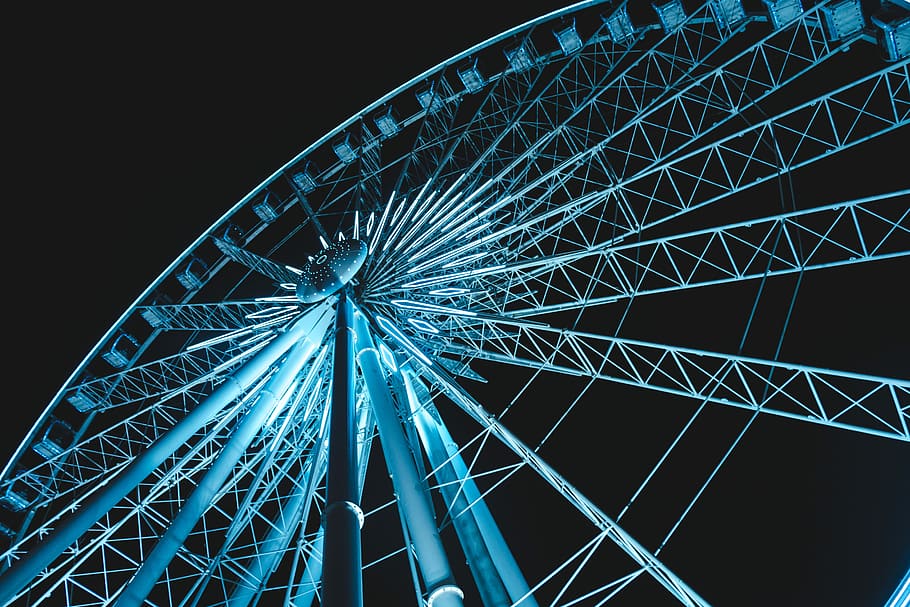 scăzut, unghi de fotografiere, ferris roată, structural, lovitură, bâlci, roată, noaptea, roată mare, structura, întuneric, parc de distractii, parc de distracții, cer, arta culturii și divertismentului, noapte, vedere unghiulară joasă, albastru, iluminat, cer senin, nici o persoana, construită, natură, mare, formă, Activitatea de agrement, arhitectură, în aer liber, geometrică, carnaval, fairground, aliaj, 5K