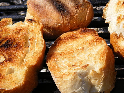 leipä, rapea, grilli, paahtoleipä, paahdetut, ruoka, juoda, ruoka ja juoma, tuoreus, asetelma, lähikuva, ruskea, ei ihmisiä, valmis syömään, paistettu, sisällä, hyvinvointi, korkea kulma, terveellinen ruokavalio, leipää, hemmottelu, päivä, ateria, ryhmä kohteita, keskisuuri esineiden ryhmä, ranskalainen ruoka, ruokavalioon, välipala, 2K, CC0, public domain, rojaltivapaa