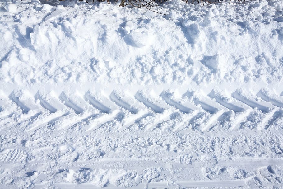 stopa, sníh, bílý, zimní, Studený, ledový, zasněžený, dráha pneumatiky, traktor, stopy, studená teplota, bílá barva, nikdo, Příroda, celý rám, krása v přírodě, den, vysoký úhel pohledu, pozadí, scenics - příroda, zamrzlý, životní prostředí, pole, lyžařská stopa, klidné scény, krajina, klid, zasněžené hory, prašan, 4K